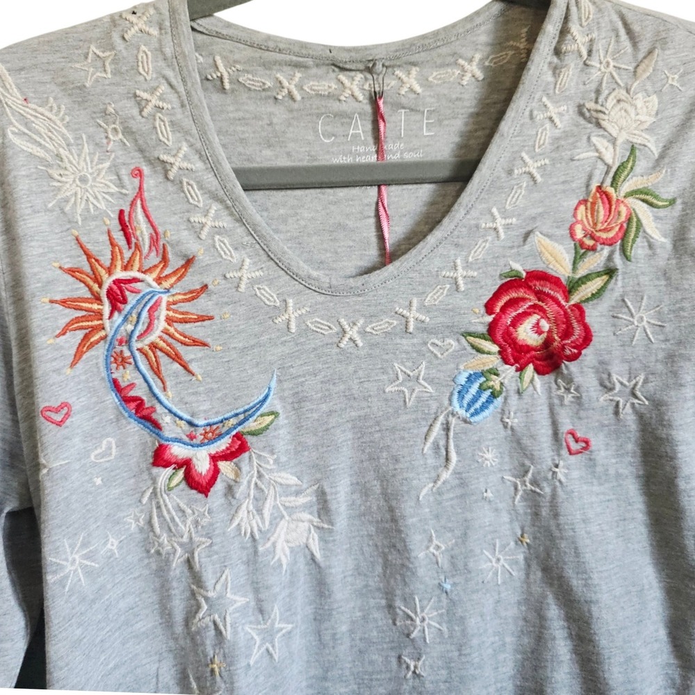 Caite & Kyla S Top Sun‎ Moon Floral Embroidered Long Sleeve Heather Grey NWT